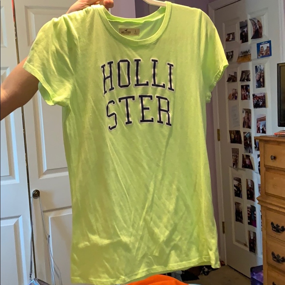 Hollister logo tee